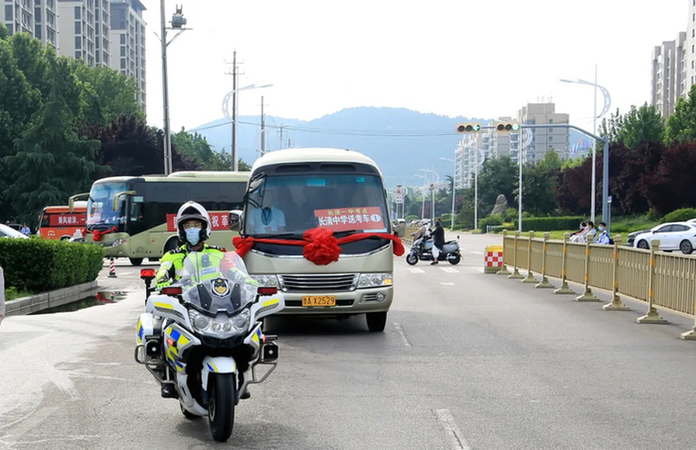 出动5382人次警力,累计帮助考生11人,济南交警这样护航高考