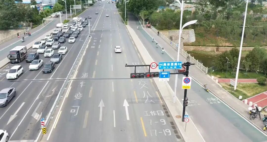 工业南路奥体西路路口.jpg