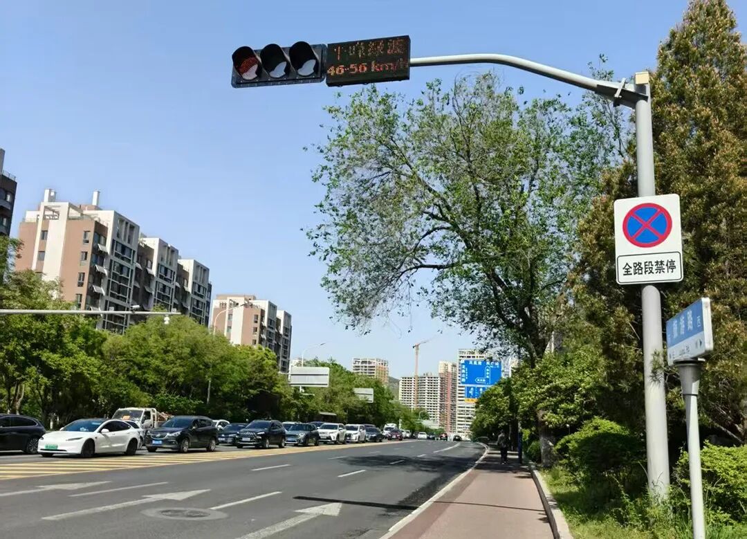 旅游路龙奥北路.jpg